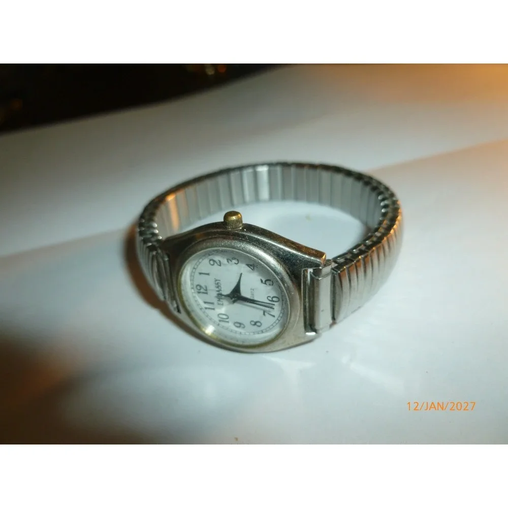 Embassy EMR014 Silver Tone Quartz Watch White Dial Expansion Stretch New Battery